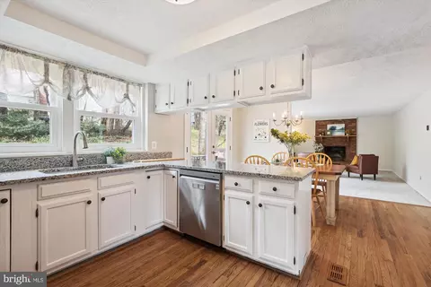 Kitchen - 4598 Rincon Pl, Dumfries, VA 22025 photo 1 of 3
