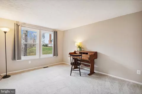 Living - 4598 Rincon Pl, Dumfries, VA 22025 photo 4 of 5