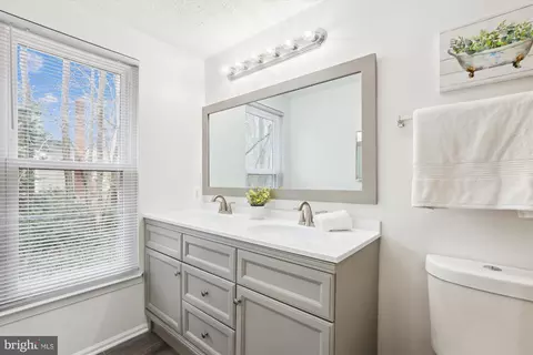 Bath - 4598 Rincon Pl, Dumfries, VA 22025 photo 2 of 4