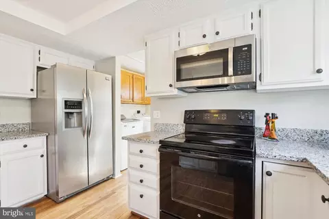 Kitchen - 4598 Rincon Pl, Dumfries, VA 22025 photo 3 of 3