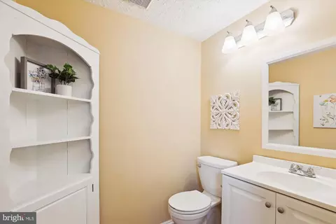 Bath - 4598 Rincon Pl, Dumfries, VA 22025 photo 1 of 4