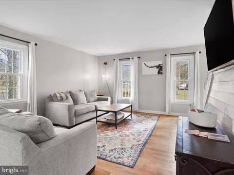 Living - 4702 Duncan Pl, Dumfries, VA 22025 photo 3 of 5