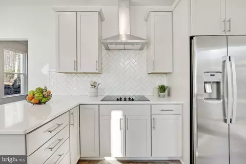 1814 Mountain Rd, Haymarket, VA 20169