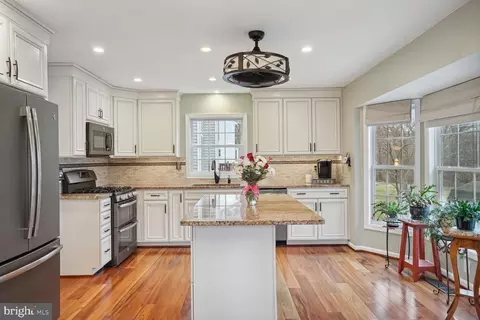 Kitchen - 8231 Crackling Fire Dr, Gainesville, VA 20155 photo 3 of 3
