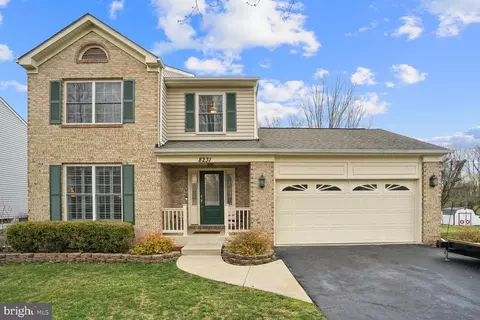8231 Crackling Fire Dr, Gainesville, VA 20155