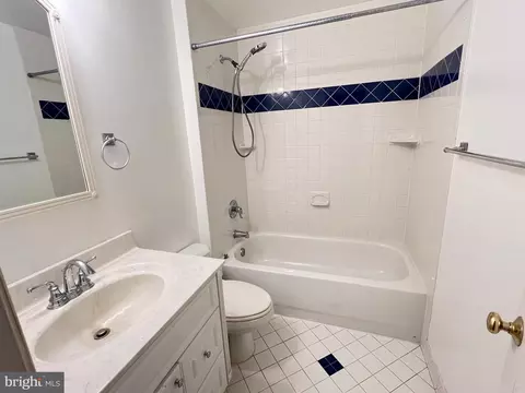 Bath - 11159 Stonebrook Dr, Manassas, VA 20112 photo 1 of 3