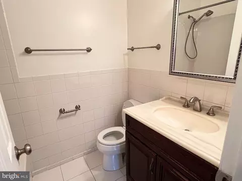 Bath - 11159 Stonebrook Dr, Manassas, VA 20112 photo 2 of 3