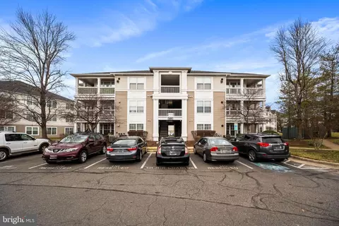 8103 Lacy Dr #304, Manassas, VA 20109