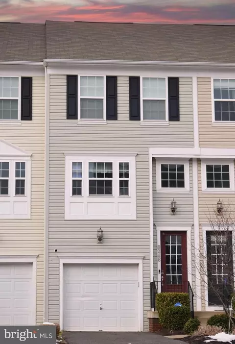 8246 Heritage Crossing Ct, Manassas, VA 20109