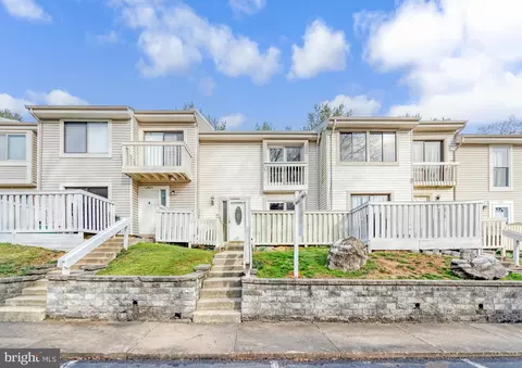 12827 Cara Dr, Woodbridge, VA 22192