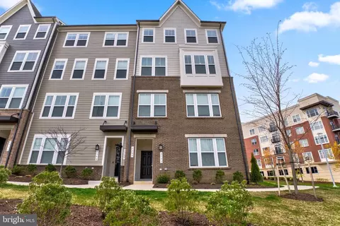 2305 Stephanie Tessa Ln #70, Woodbridge, VA 22191