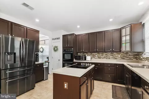 Kitchen - 3722 Katie Pl, Triangle, VA 22172 photo 2 of 5