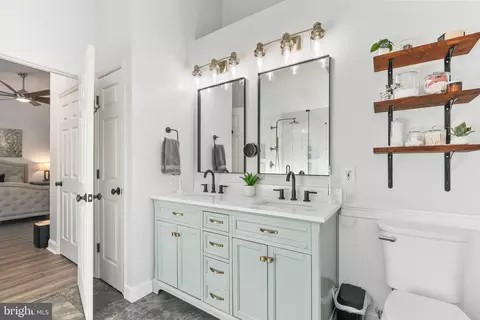 Bath - 3722 Katie Pl, Triangle, VA 22172 photo 2 of 4