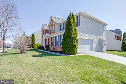 Exterior - 12276 Scarlet Maple Dr, Gainesville, VA 20155 photo 4 of 6