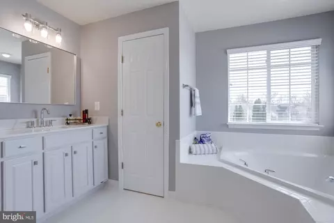 Bath - 12276 Scarlet Maple Dr, Gainesville, VA 20155 photo 3 of 4