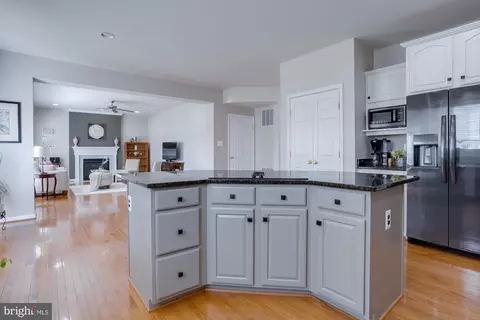 Kitchen - 12276 Scarlet Maple Dr, Gainesville, VA 20155 photo 2 of 4