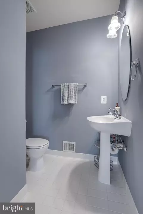 Bath - 12276 Scarlet Maple Dr, Gainesville, VA 20155 photo 1 of 4