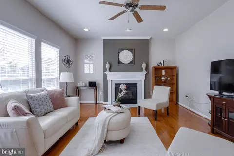 Living - 12276 Scarlet Maple Dr, Gainesville, VA 20155 photo 1 of 2