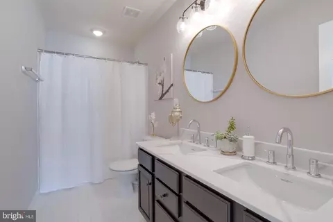 Bath - 12276 Scarlet Maple Dr, Gainesville, VA 20155 photo 4 of 4