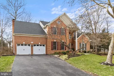 8040 Arcadian Shore Ct, Gainesville, VA 20155
