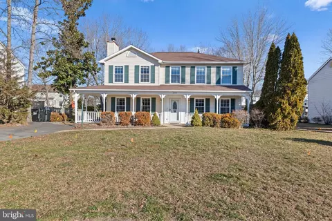 6078 Ponhill Dr, Woodbridge, VA 22193