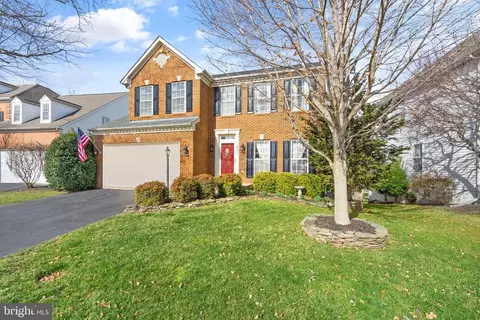 8156 Tillinghast Ln, Gainesville, VA 20155