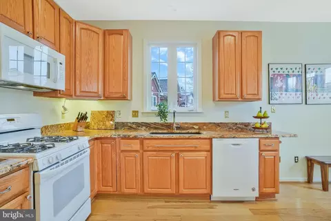 Kitchen - 13619 Basket Ring Ct, Gainesville, VA 20155 photo 6 of 6