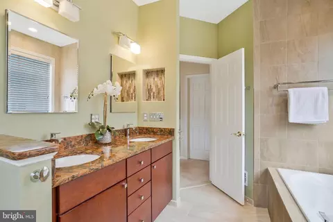 Bath - 13619 Basket Ring Ct, Gainesville, VA 20155 photo 2 of 4