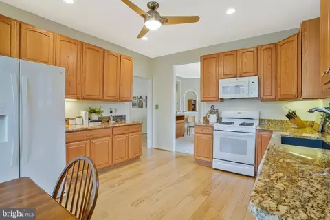 Kitchen - 13619 Basket Ring Ct, Gainesville, VA 20155 photo 3 of 6
