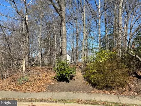 15716 Edgewood Dr, Dumfries, VA 22025