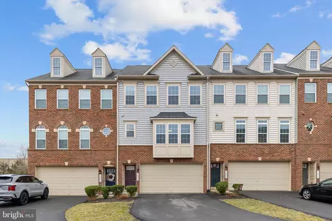 7027 Kona Dr, Gainesville, VA 20155
