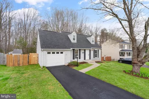 5656 Roundtree Dr, Woodbridge, VA 22193