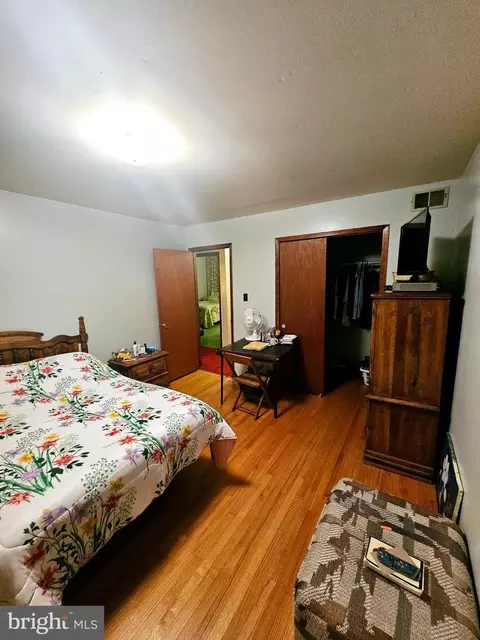 Bedroom - 19001 Queen Dr, Triangle, VA 22172 photo 3 of 6