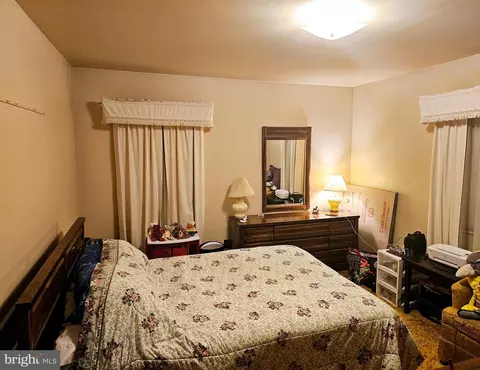 Bedroom - 19001 Queen Dr, Triangle, VA 22172 photo 5 of 6