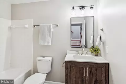 Bath - 5013 Barnacle Pl, Dumfries, VA 22025 photo 5 of 5