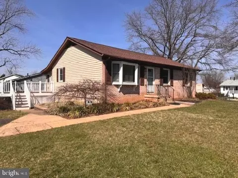 8304 Rolling Rd, Manassas, VA 20110