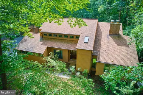 8129 King Arthurs Ct, Manassas, VA 20112