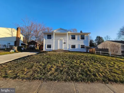 4523 Knoll Dr, Woodbridge, VA 22193