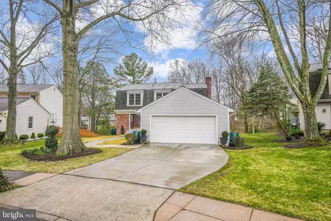 12037 Stoneford Dr, Woodbridge, VA 22192