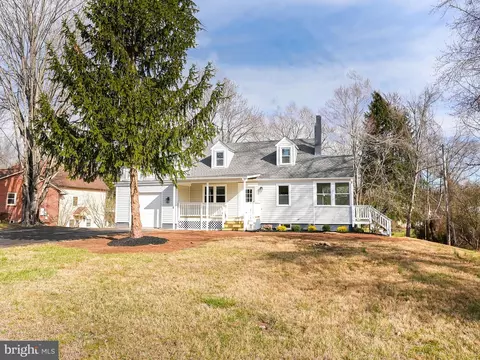 7914 Rugby Rd, Manassas Park, VA 20111