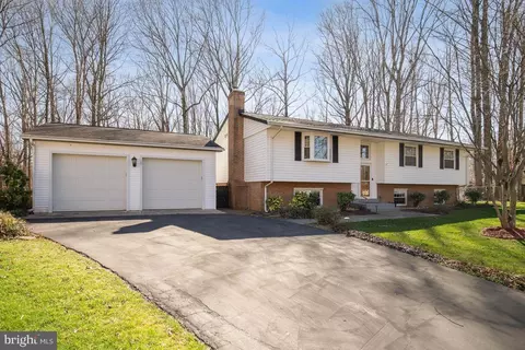 7301 Mariposa Dr, Manassas, VA 20112