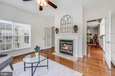 Living - 6547 Box Elder Loop, Gainesville, VA 20155 photo 4 of 10