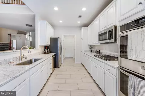Kitchen - 6547 Box Elder Loop, Gainesville, VA 20155 photo 2 of 7