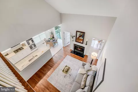 Living - 6547 Box Elder Loop, Gainesville, VA 20155 photo 7 of 10