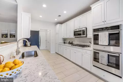 Kitchen - 6547 Box Elder Loop, Gainesville, VA 20155 photo 3 of 7