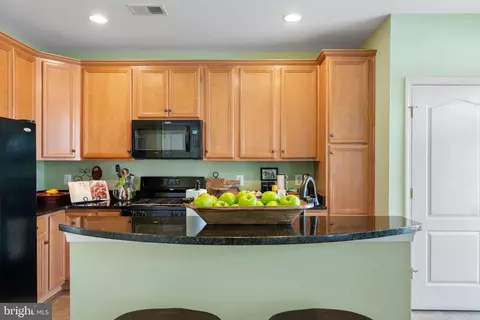 Kitchen - 14576 Marlow St, Gainesville, VA 20155 photo 3 of 5