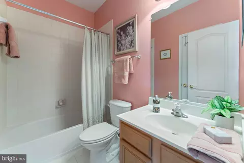 Bath - 14576 Marlow St, Gainesville, VA 20155 photo 5 of 6