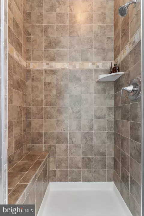 Bath - 14576 Marlow St, Gainesville, VA 20155 photo 4 of 6