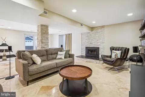 Living - 9709 Evans Ford Rd, Manassas, VA 20111 photo 6 of 6