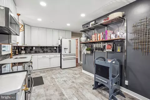 Kitchen - 9709 Evans Ford Rd, Manassas, VA 20111 photo 3 of 7